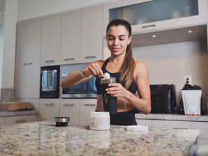 Creatina con agua, jugo o batido: ¿Como tomar Creatina y cuál es la mejor opción?
