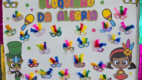 Murais de Carnaval: Cores, Cultura e Alegria na Nossa Escola