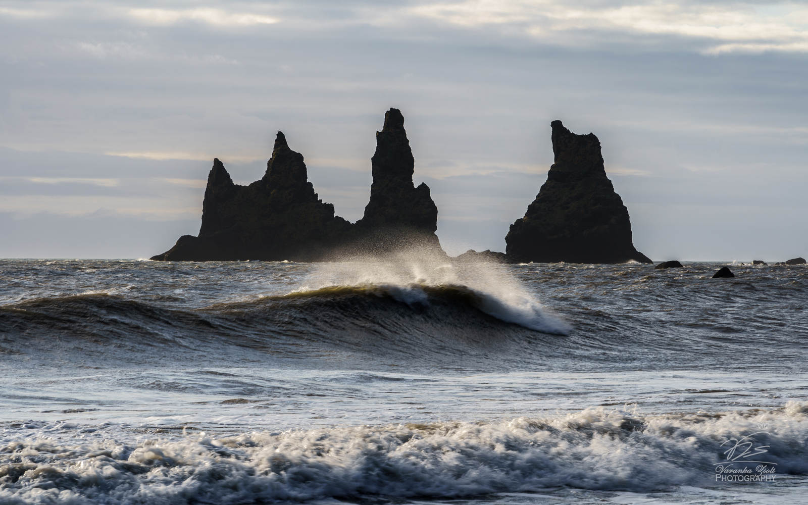 Reynisdrangar I.jpg