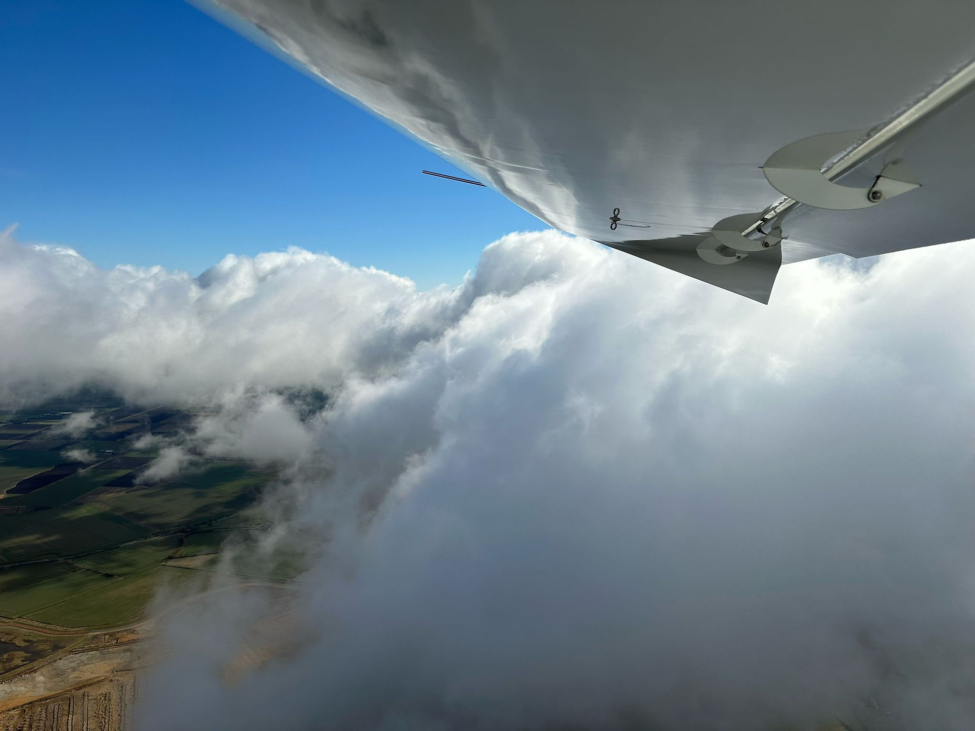 Flying through the scattered cumulous