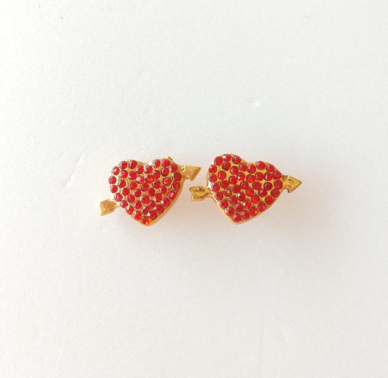 p036 - Piercing coração cupido com strass 1cm x 1cm - par