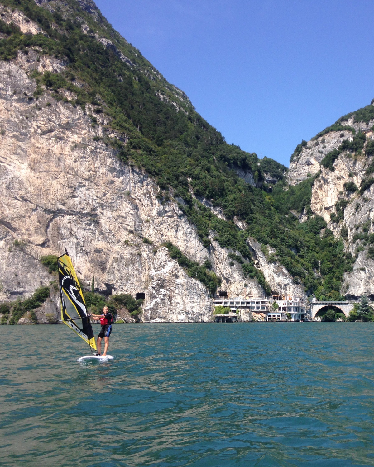 Alessandro Tomasi alla Spiaggia dei Pini, Riva del Garda