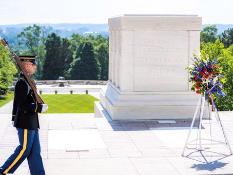 AUSN lays a wreath at the Tomb of the Unknown Soldier
