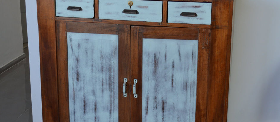 Mueble de Madera Antiguo