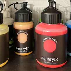 Moltrassi arbeitet mit Aquarylic Farben aus Österreich