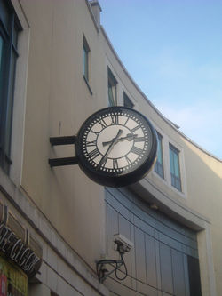 Projecting double sided clock