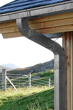 Zinc%20box%20gutter%20and%20square%20downpipe_edited.jpg