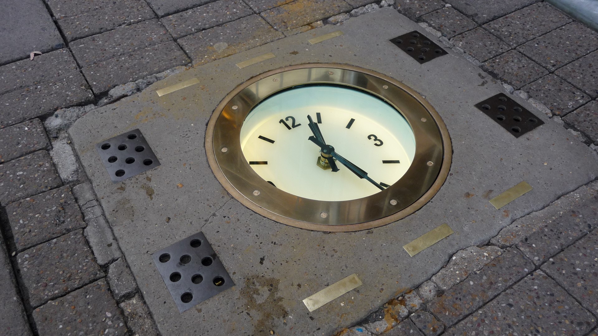 Good Directions Ltd UK Manufacturer of custom made bezel clocks