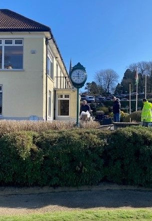 Classic Outdoor Pillar Clock at Muswell Hill Golf Club – Elegant & Functional