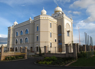 1280px-Gurdwara_Sahib_Leamington_&_Warwi