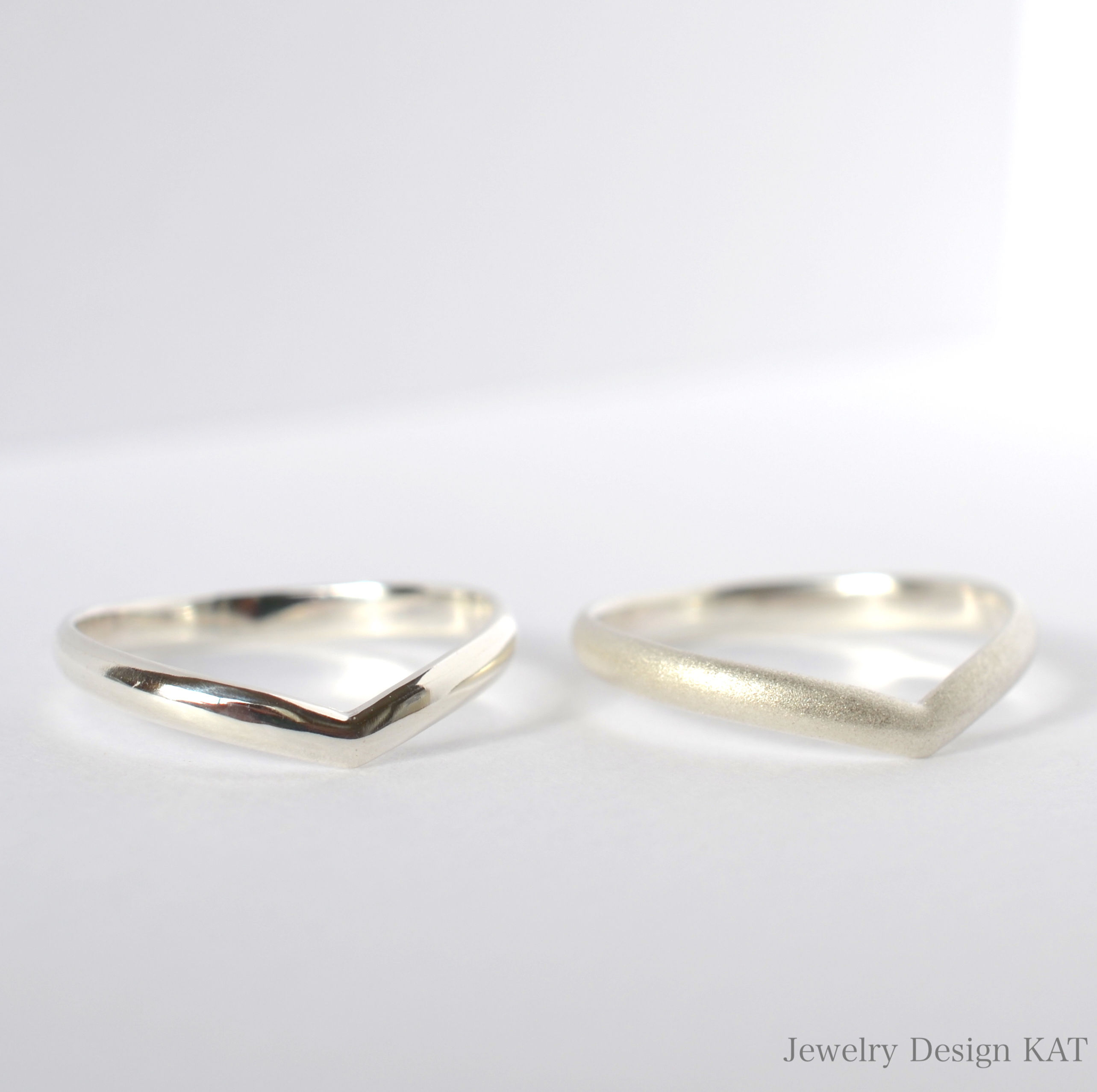 シンプルなVの指輪