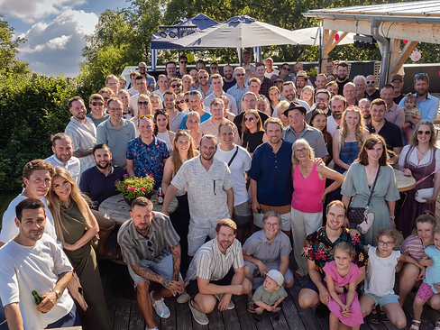 Gruppenfoto-kleiner.png