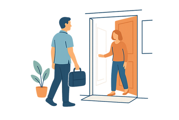 Der Physiotherapeut begrüßt die Patientin an der Tür bei einem Hausbesuch.