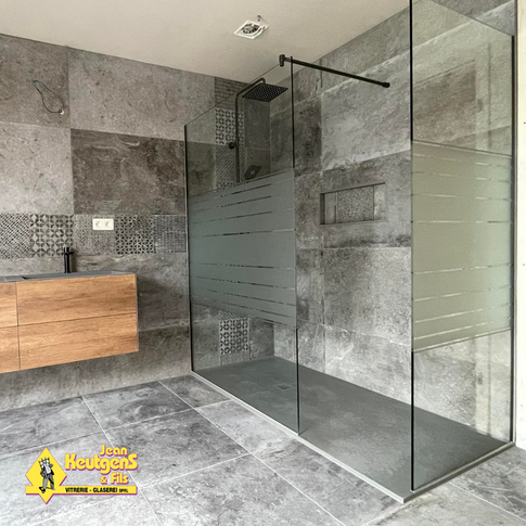 parois de douche à l'italienne sablée - Vitrerie Keutgens