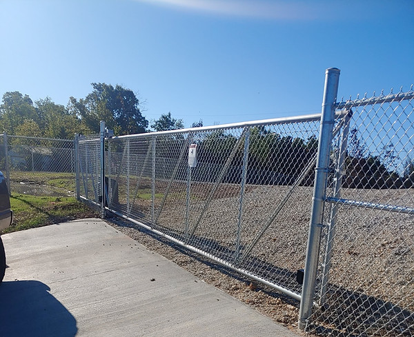 COMMERCIAL CANTILEVER GATE