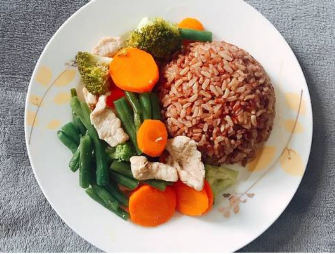 Cơm gạo nứt xào thịt heo