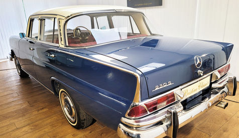 Blue classic Mercedes-Benz 230S for sale