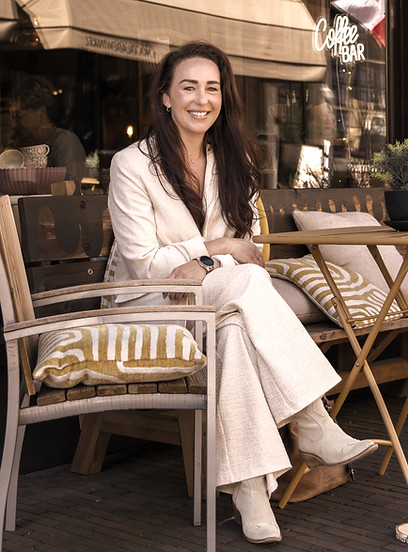 Rebecca Verhage van REVRS. Coaching & Advies, coach en LVV-registervertrouwenspersoon.