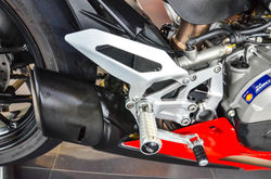 Rizoma　アルミビレット調整可能ライダーフットペグ