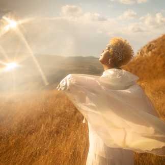ensaio autoral e artístico na Chapada os veadeiros, Alto Paraíso de Goiás com uma mulher na paisagem ensaio autoral e artístico na Chapada os veadeiros, Alto Paraíso de Goiás com uma mulher na paisagem do Cerrado