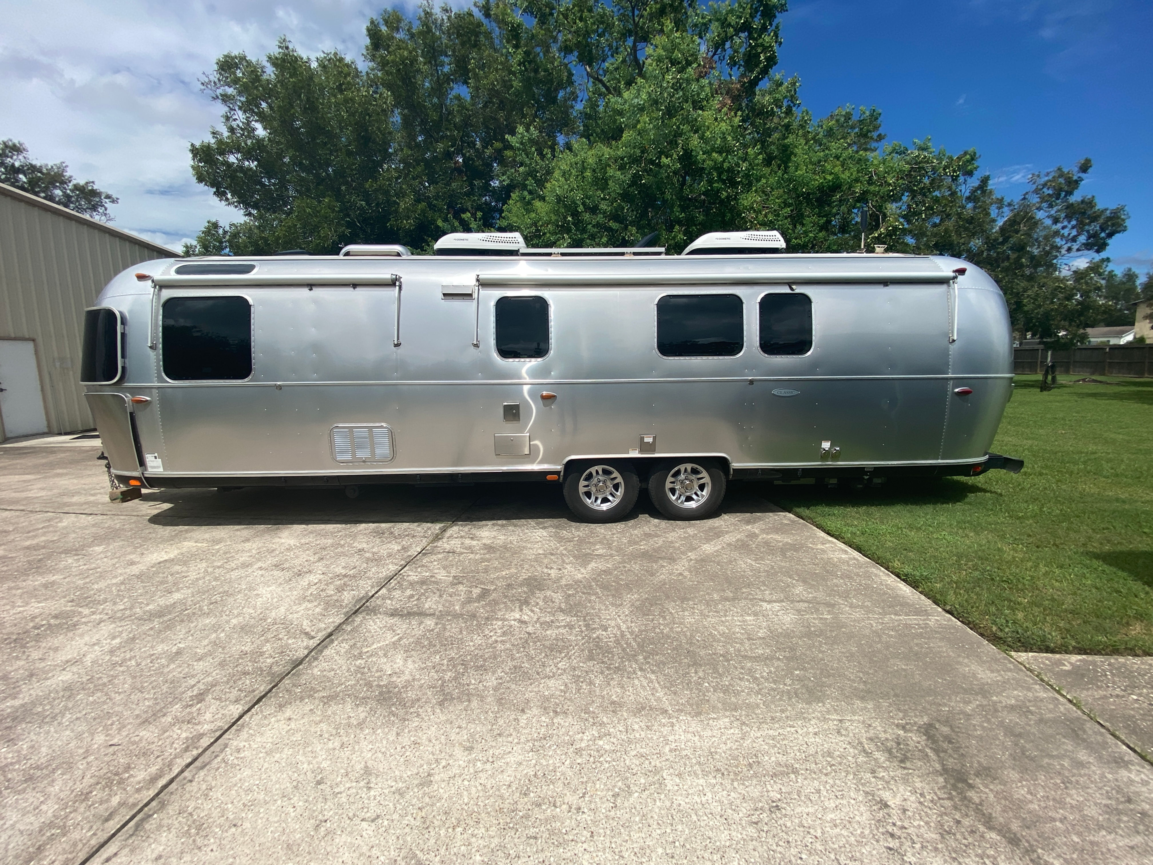 2019 AIRSTREAM CLASSIC 33FB - Clean Title, Packed with Accessories