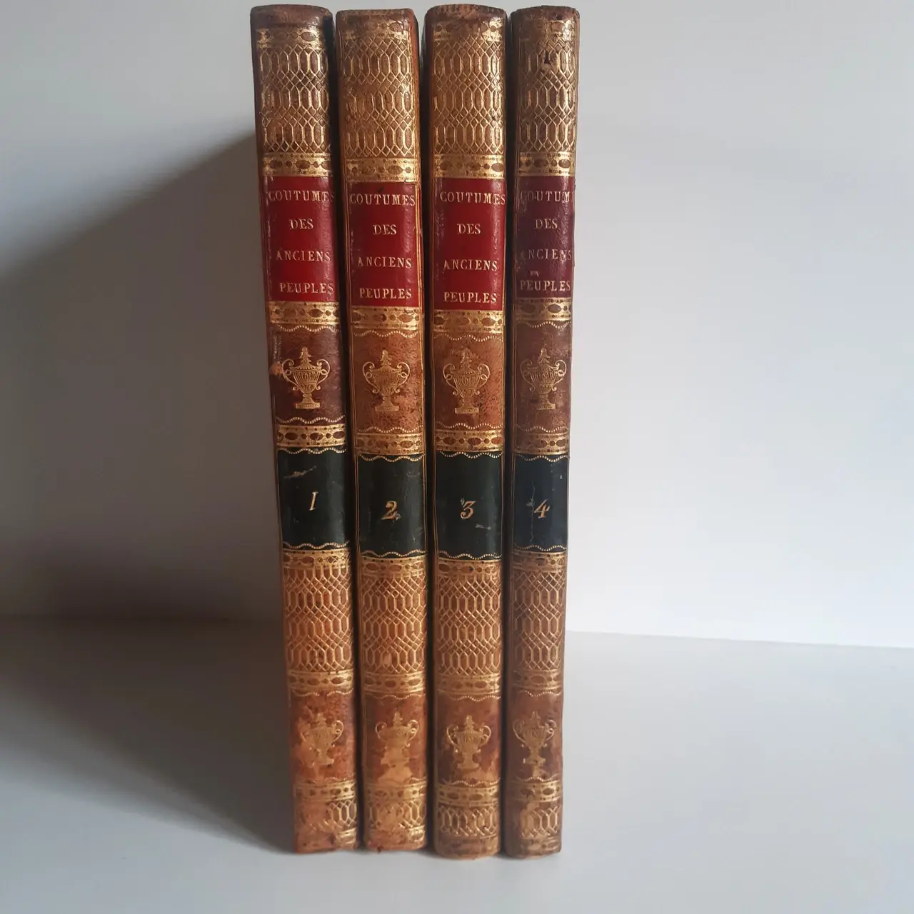 DANDRE-BARDON M.-F. "Coutumes des anciens peuples, à l'usage des artistes"