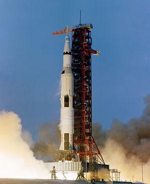 Apollo_13_launch_WKPD.jpg