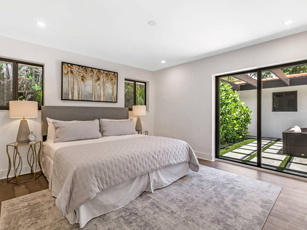 Valencia Residence —primary bedroom opening to the garden