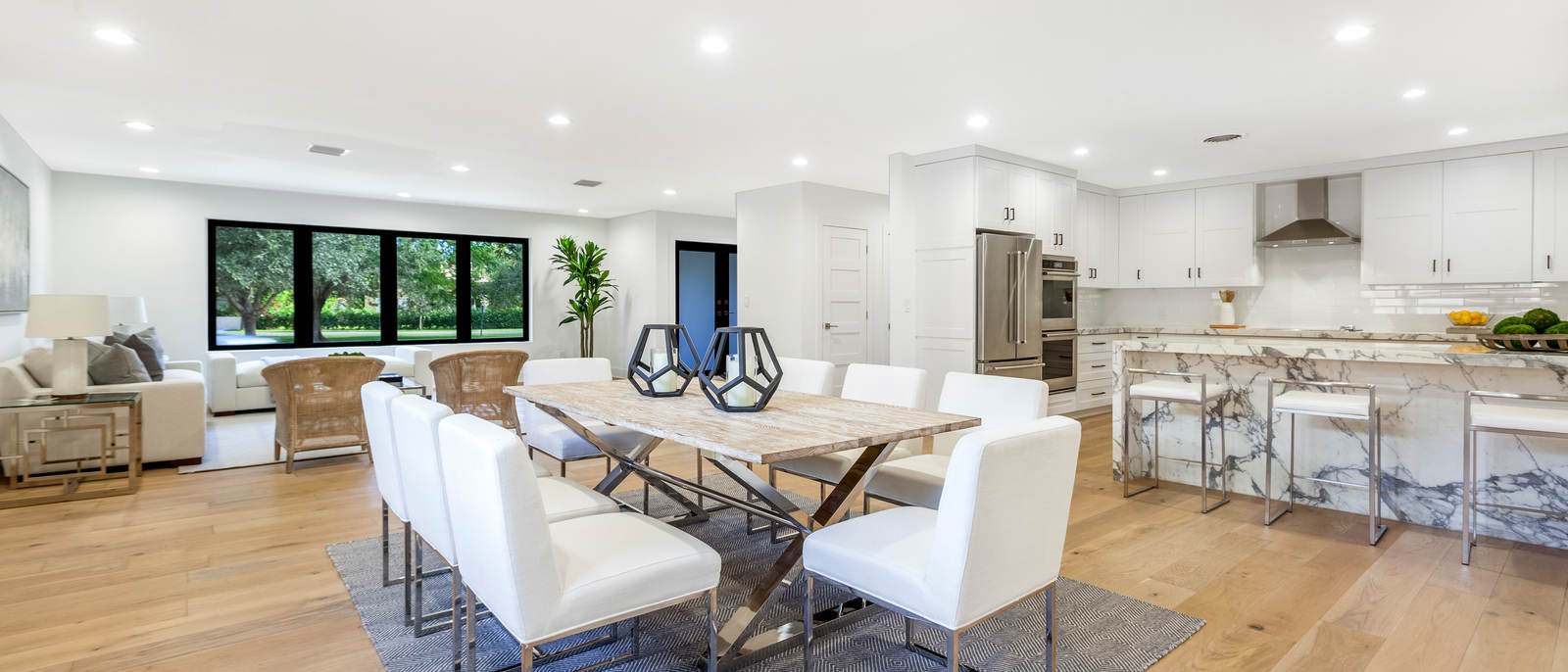 De Soto Residence — dining area and kitchen