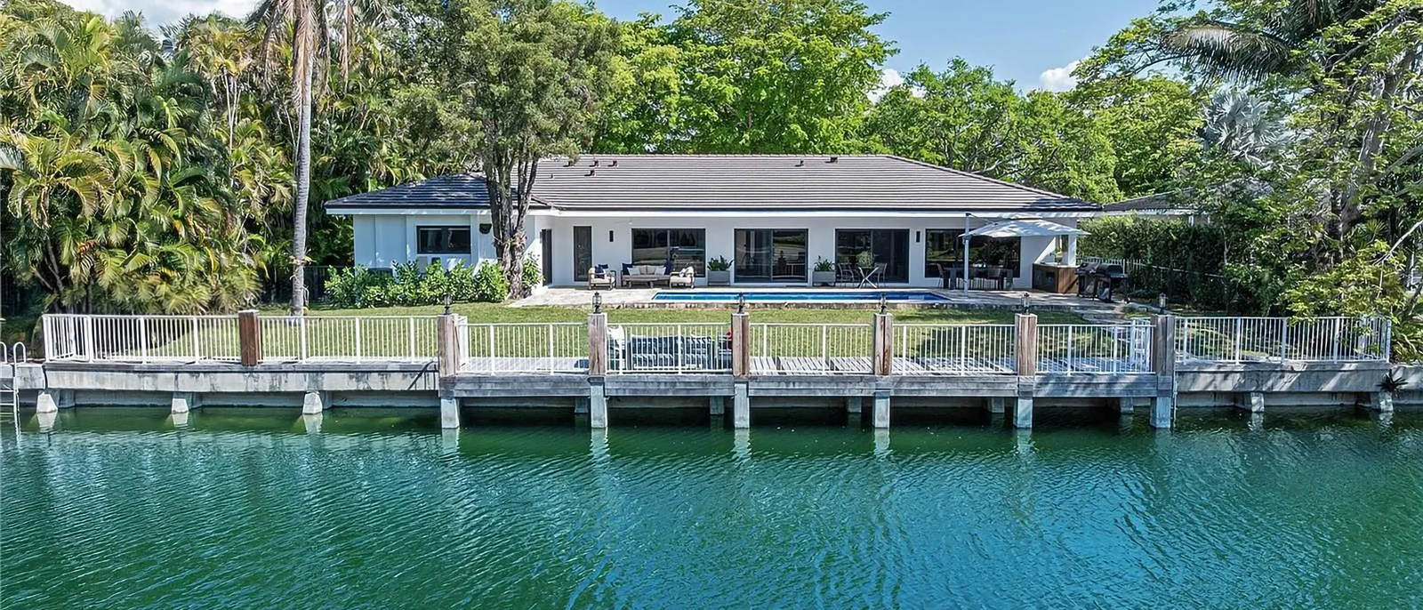 Lugo Residence — view from the waterway
