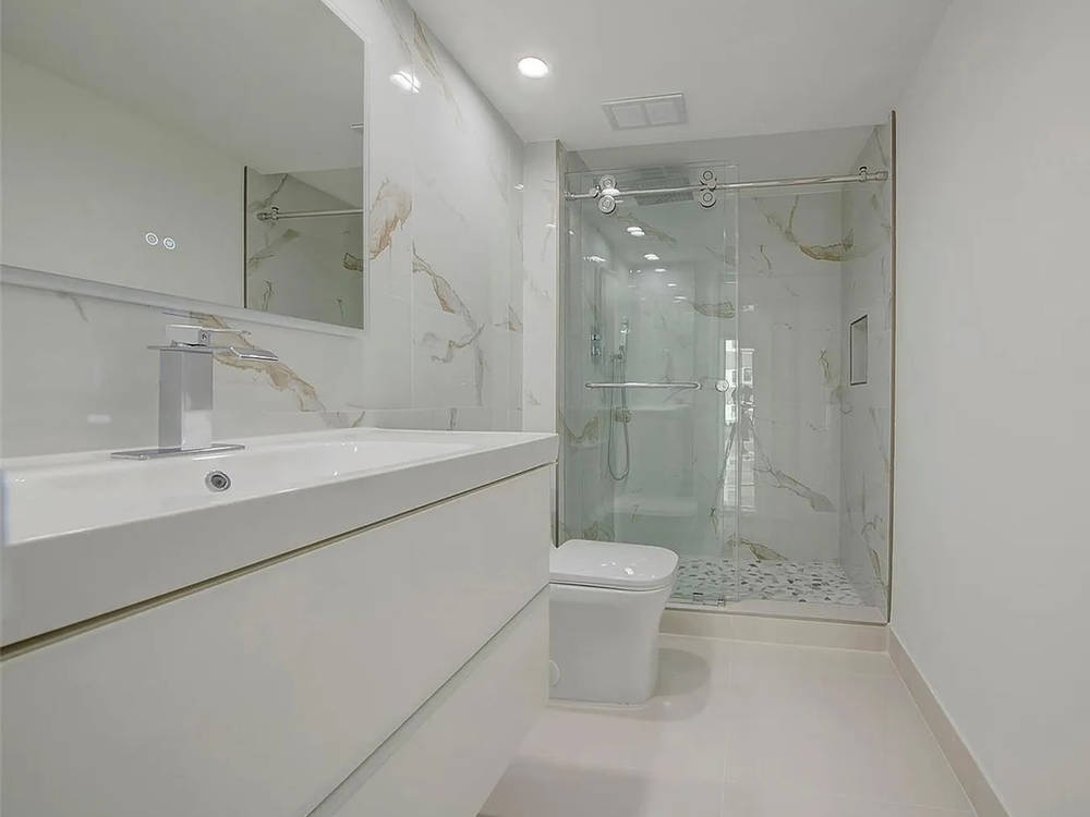 5701 Collins Ave. — bathroom