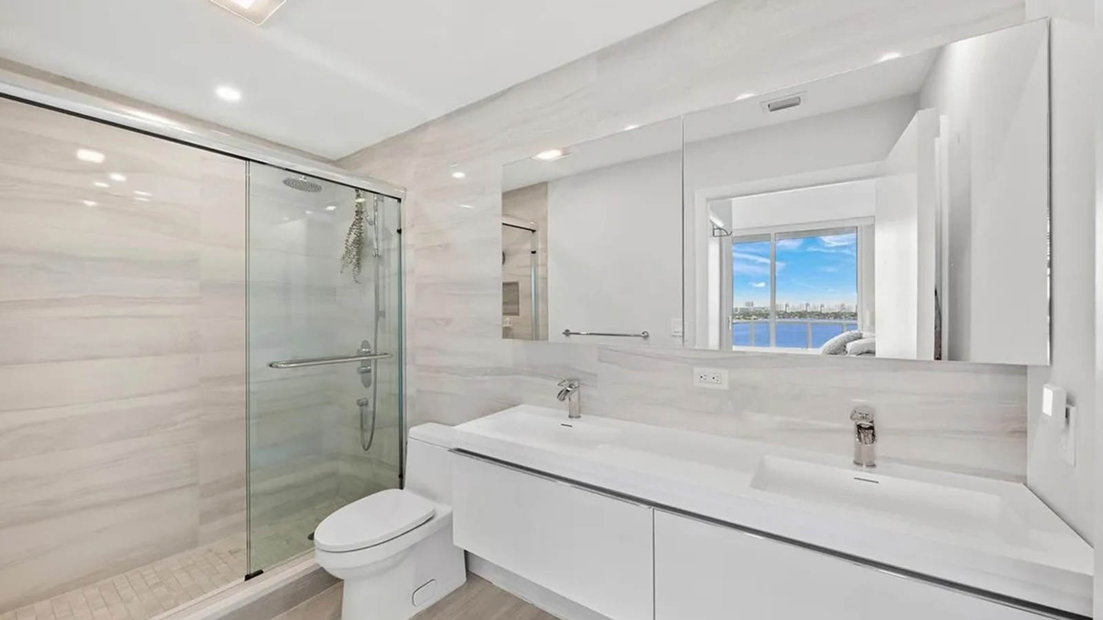 1900 Bayshore Dr. — remodeled bathroom