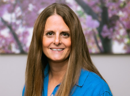 Lisa McElroy Headshot 2025_edited.jpg