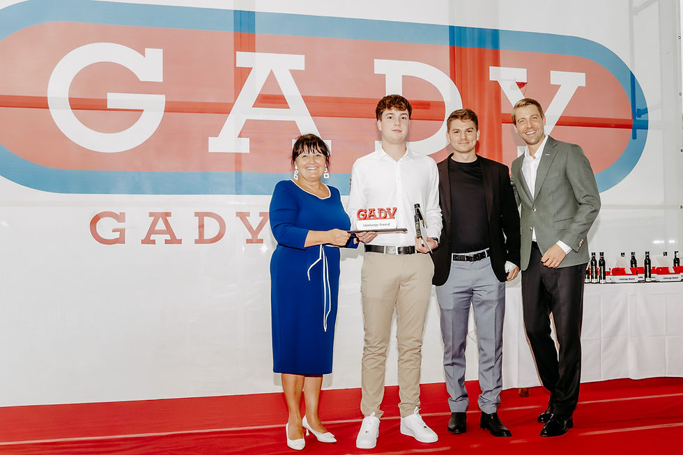 Premiere: 26 Gady Leistungs-Awards an Lehrabsolventen der Gady Family verliehen