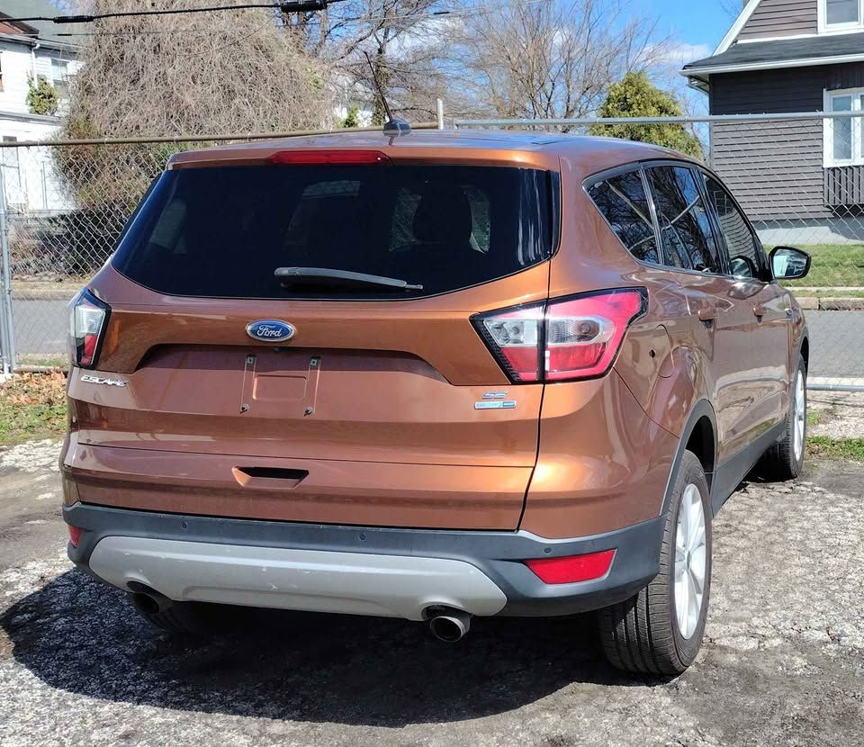 Thumbnail: 2017 Ford Escape SE AWD