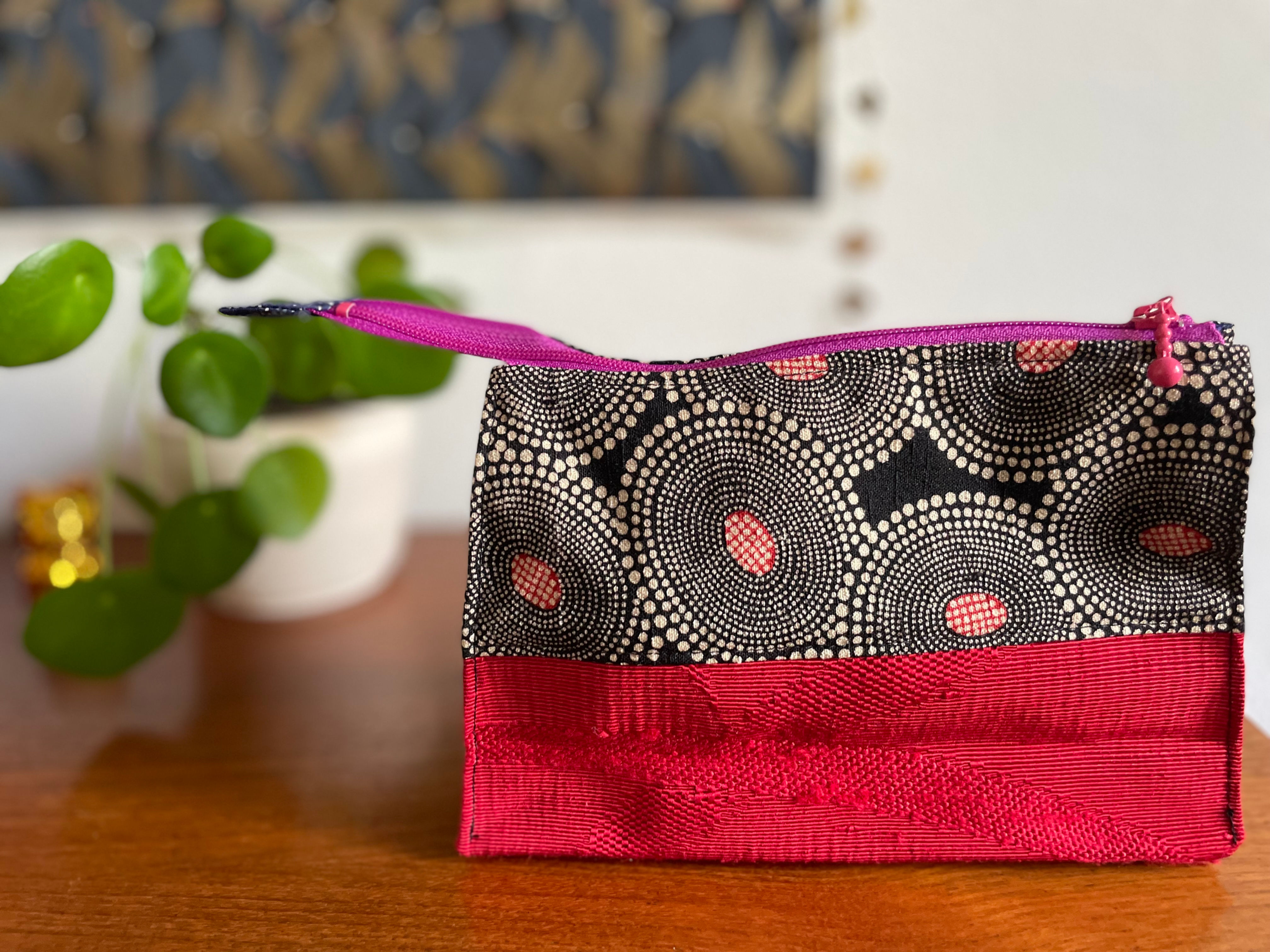 Kulturbeutel aus Upcycling Obi und Kimono