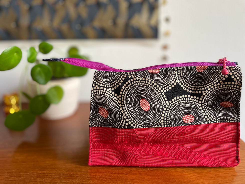 Kulturbeutel aus Upcycling Obi und Kimono