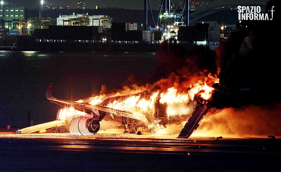 Tragedia aerea a Tokyo: Airbus JAL 516 in Fiamme dopo un impatto con altro aereo VIDEO