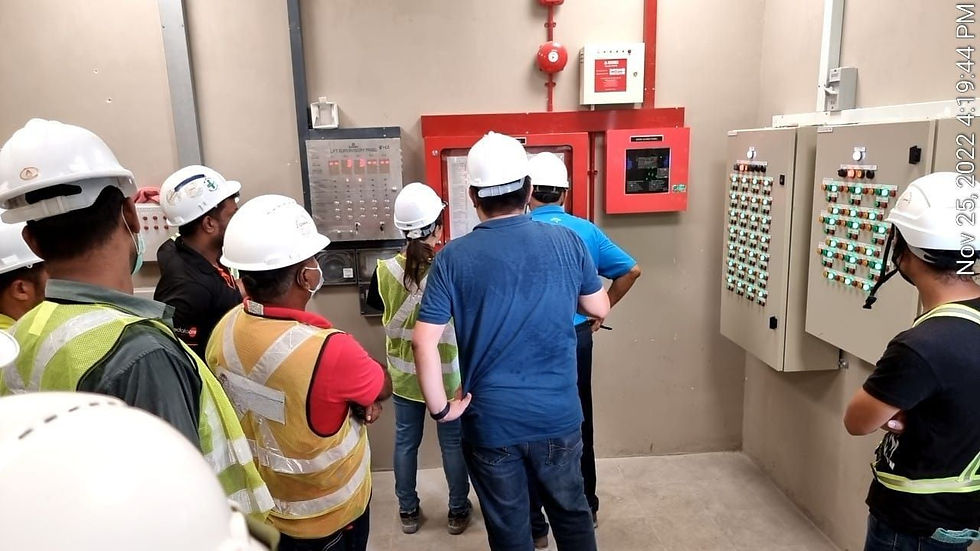 MEP Consultant Singapore coordinating with architects and contractors during an on-site commercial project meeting.