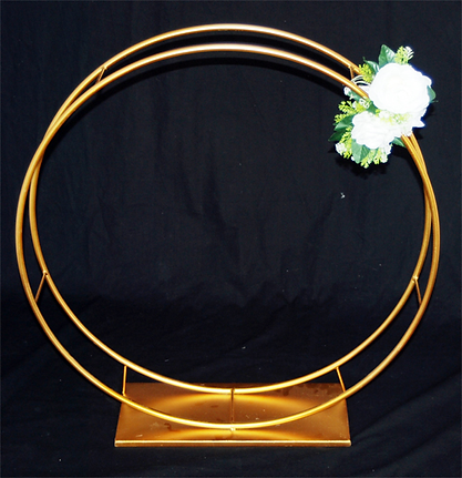 Round Metal Party Centerpiece in Gold.png