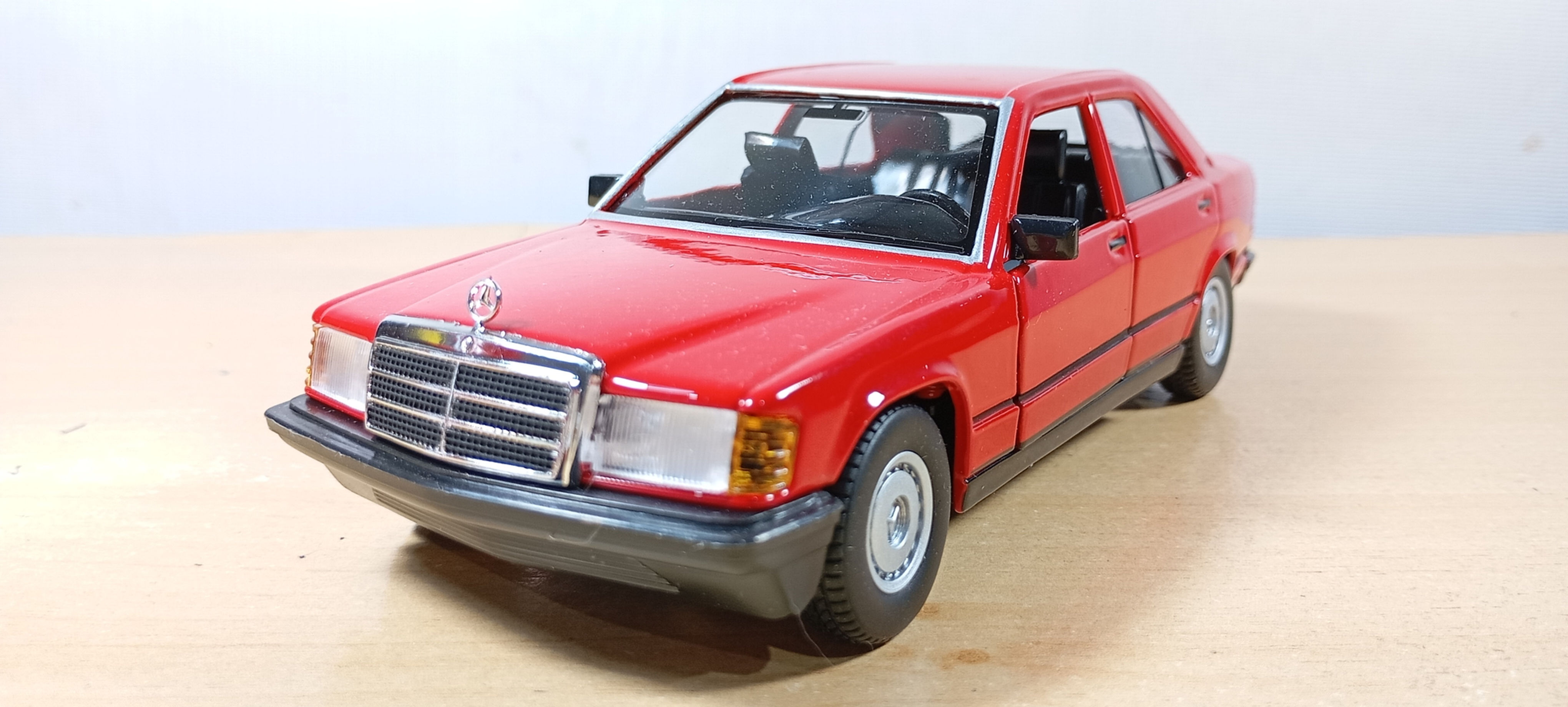 AUTO MERCEDES BENZ 190E 2.6