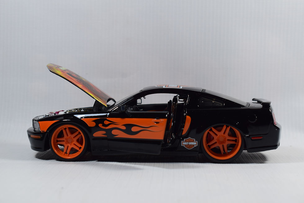 Miniatura: AUTO FORD MUSTANG GT 2006 DE HARLEY DAVIDSON