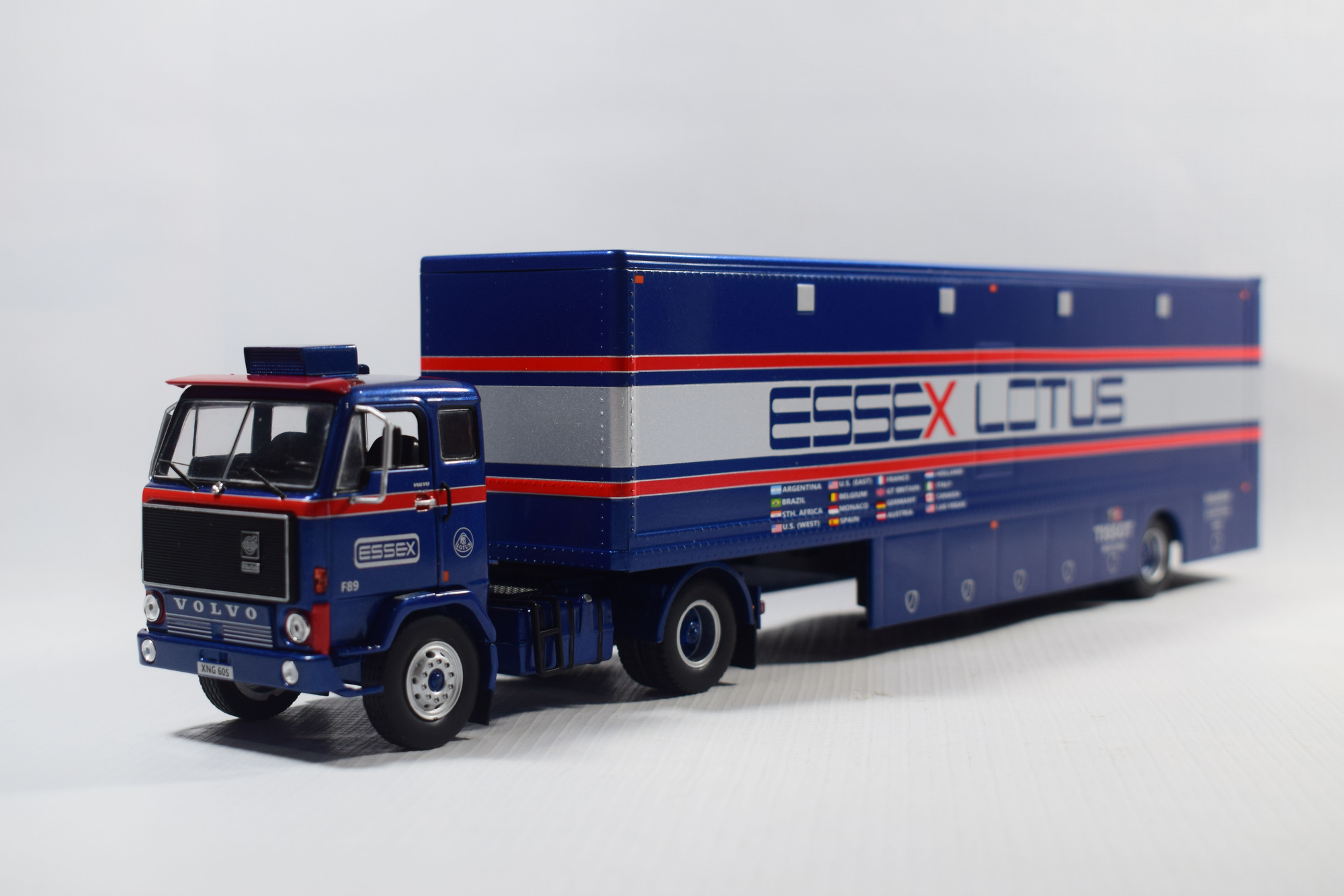 CAMION CONTEINER VOLVO F89 1981