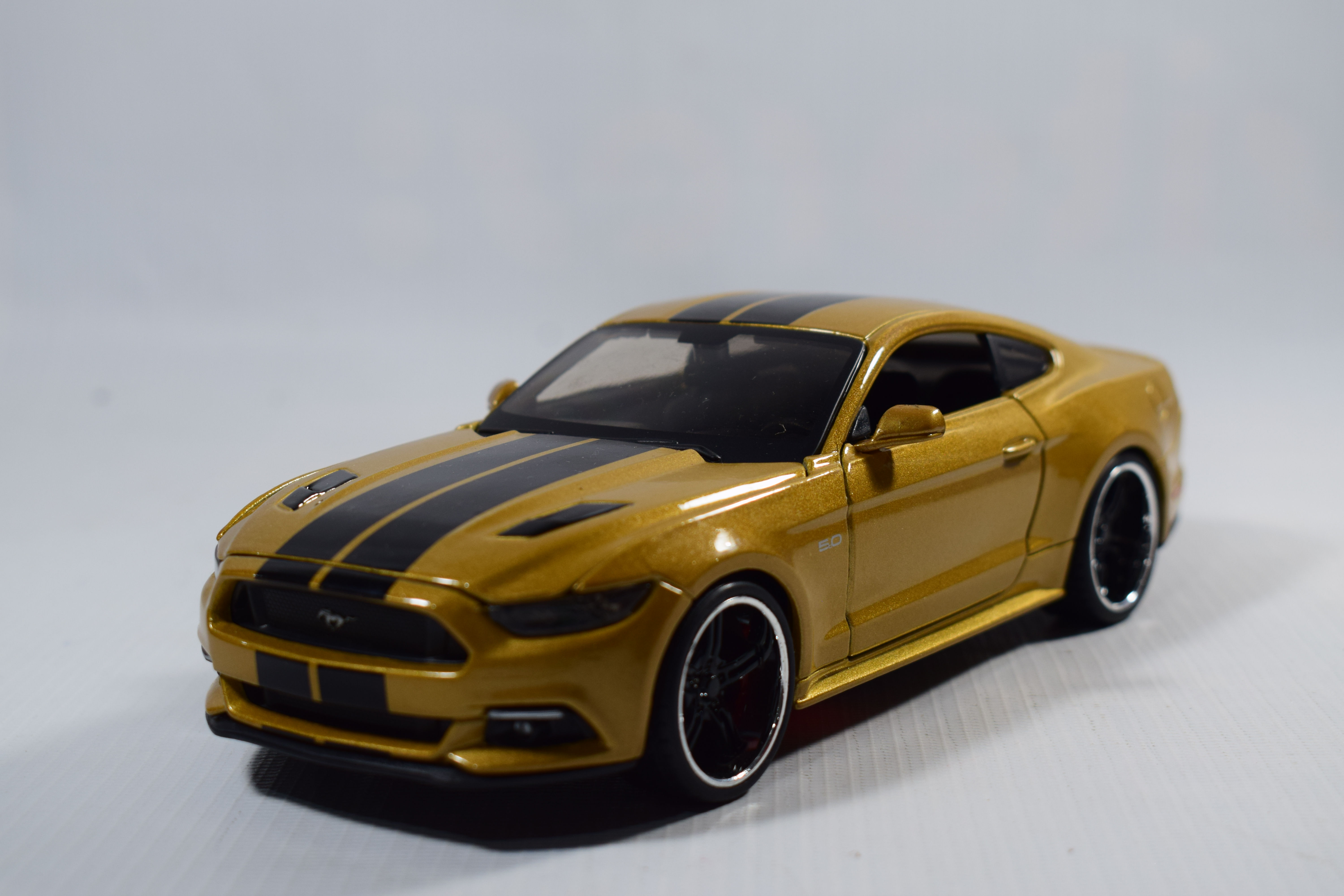 AUTO FORD MUSTANG GT 2015