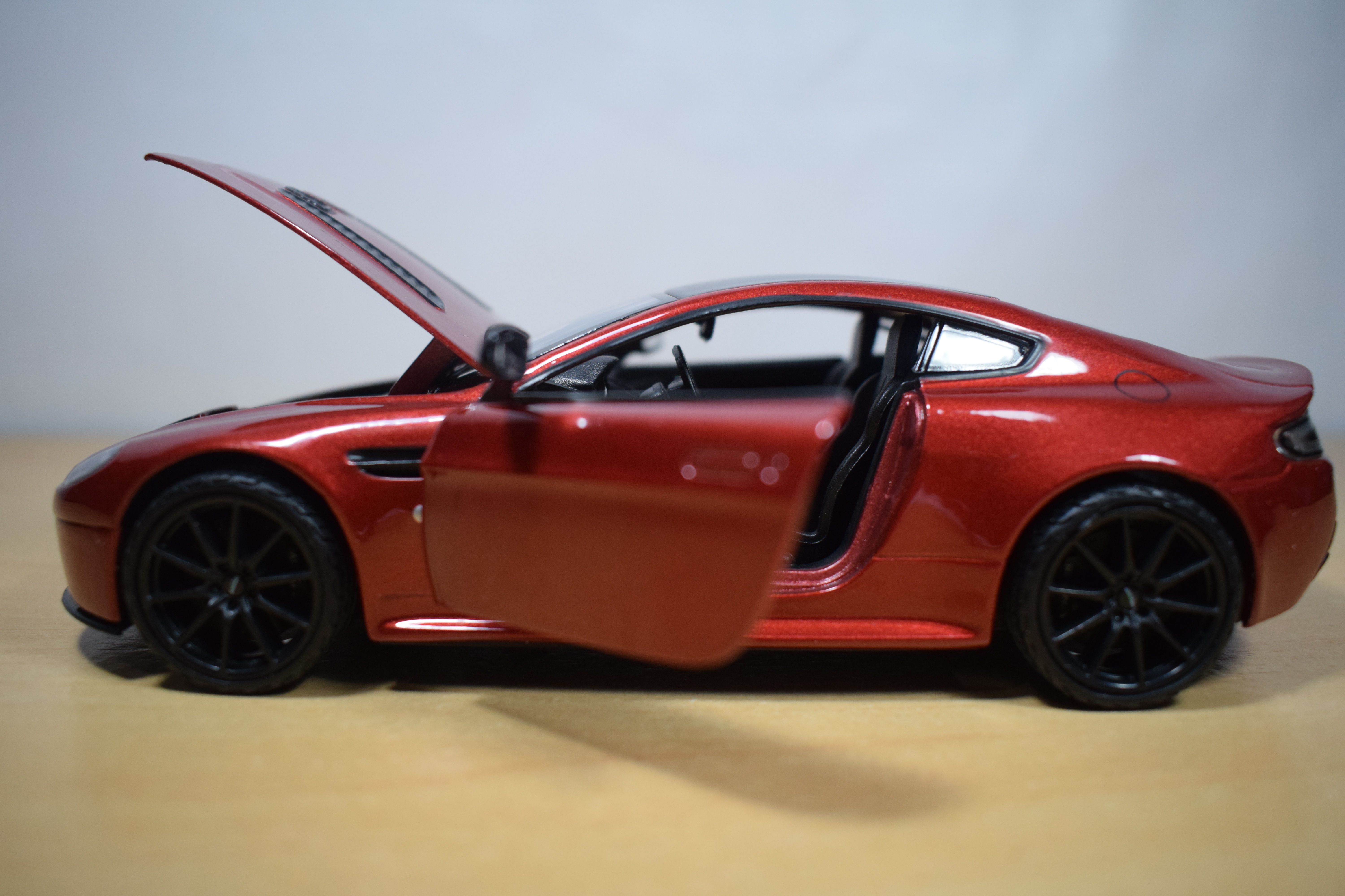 AUTO ASTON MARTIN V12 VANTAGE S