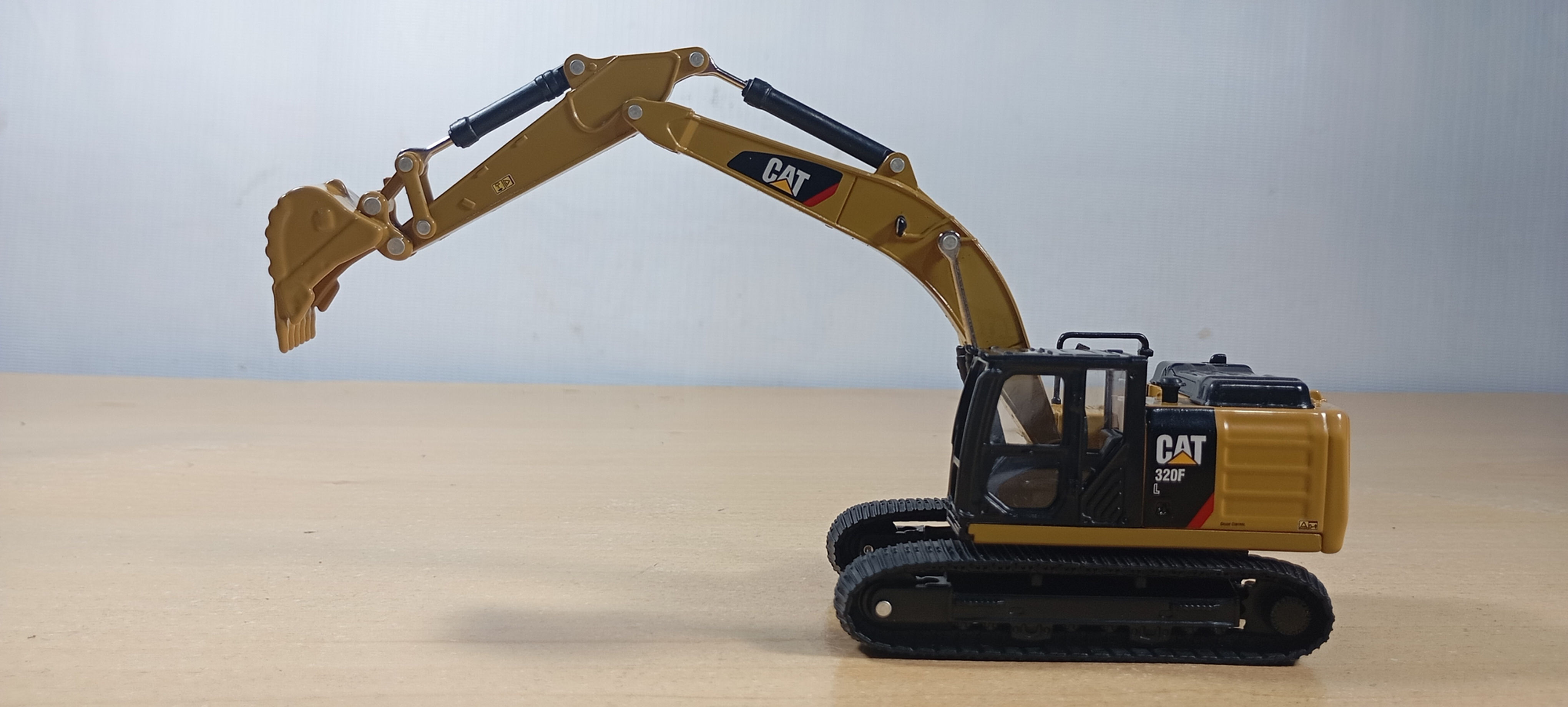 EXCAVADORA HIDRAULICA CAT 320F 1