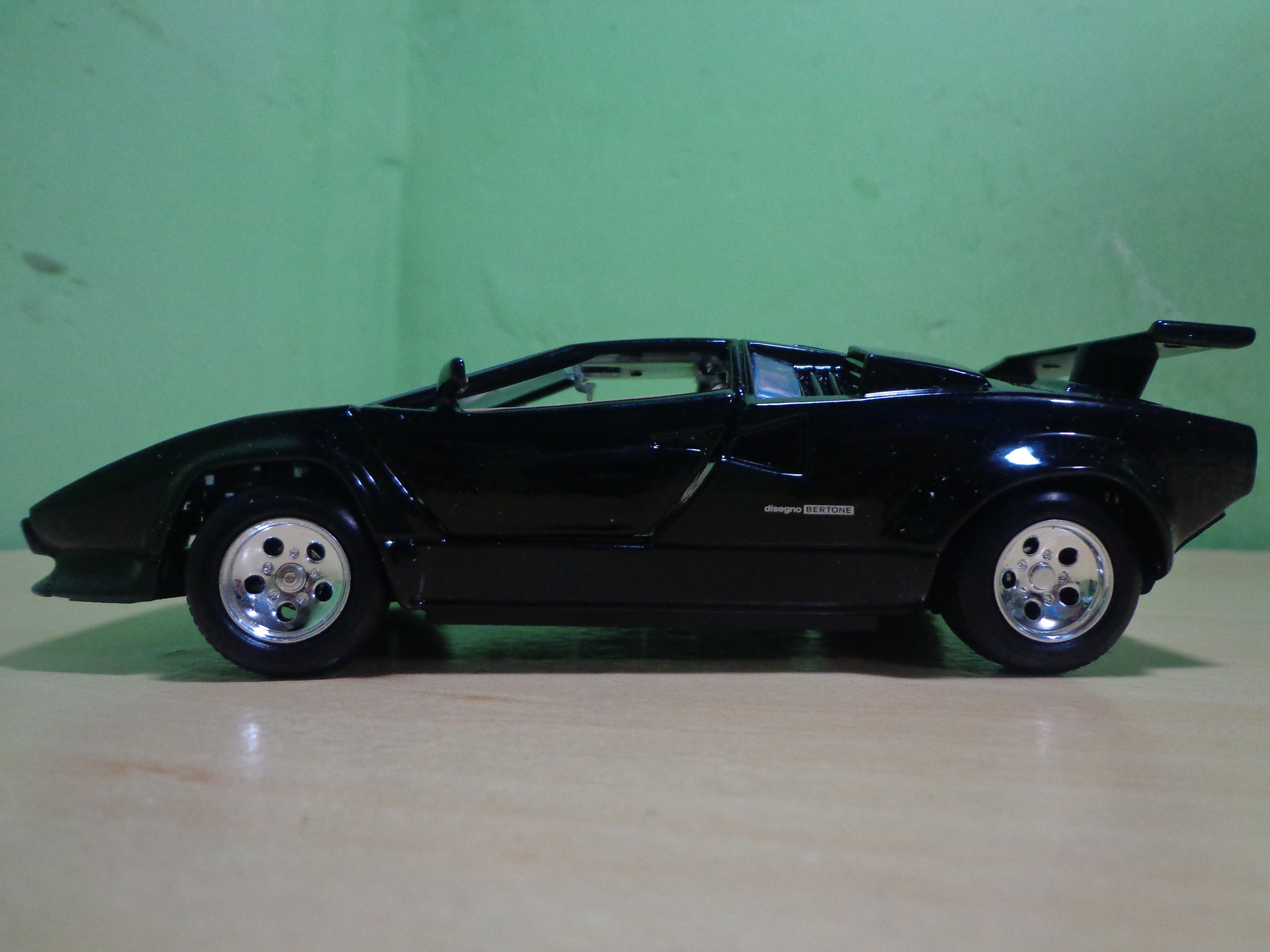 AUTO LAMBORGHINI COUNTACH