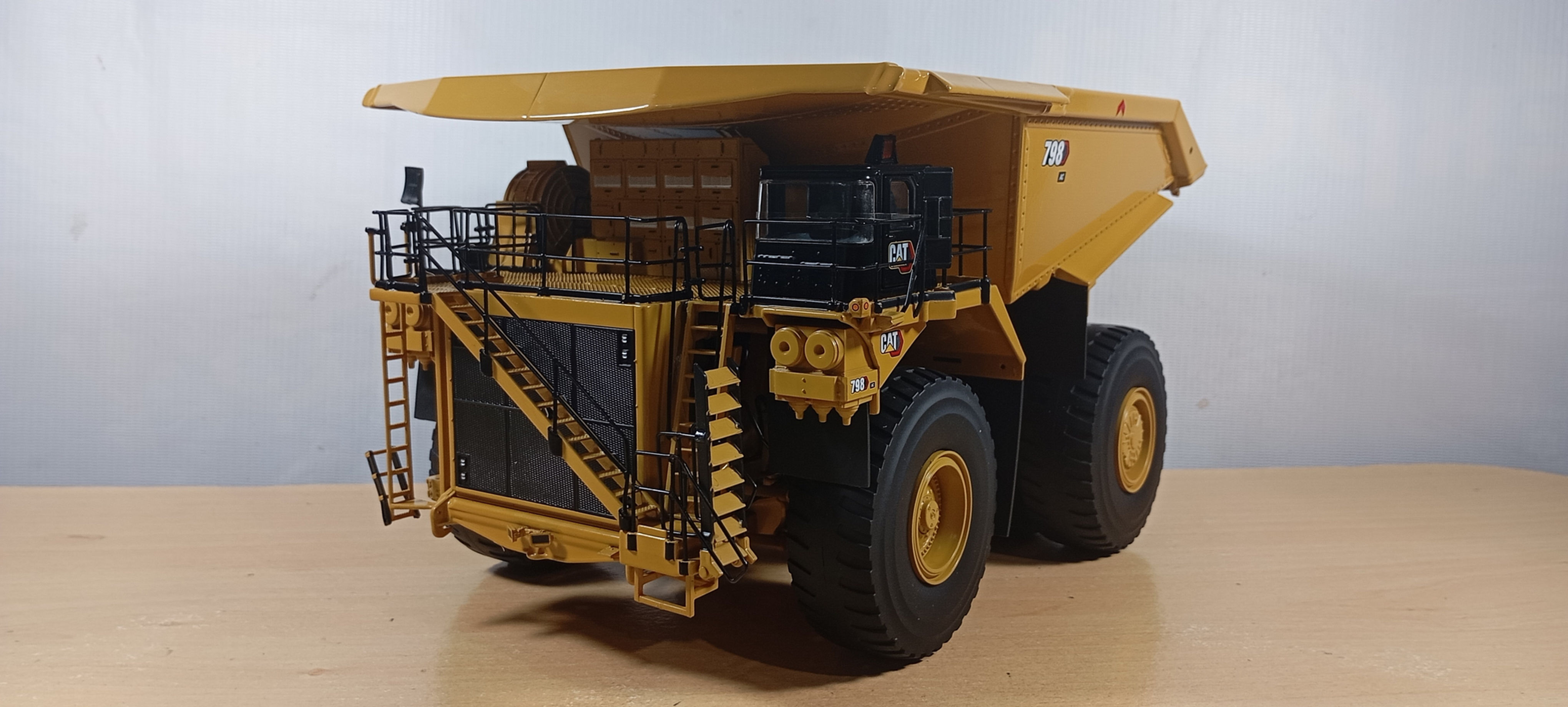 VOLQUETE MINERO CAT 798 AC