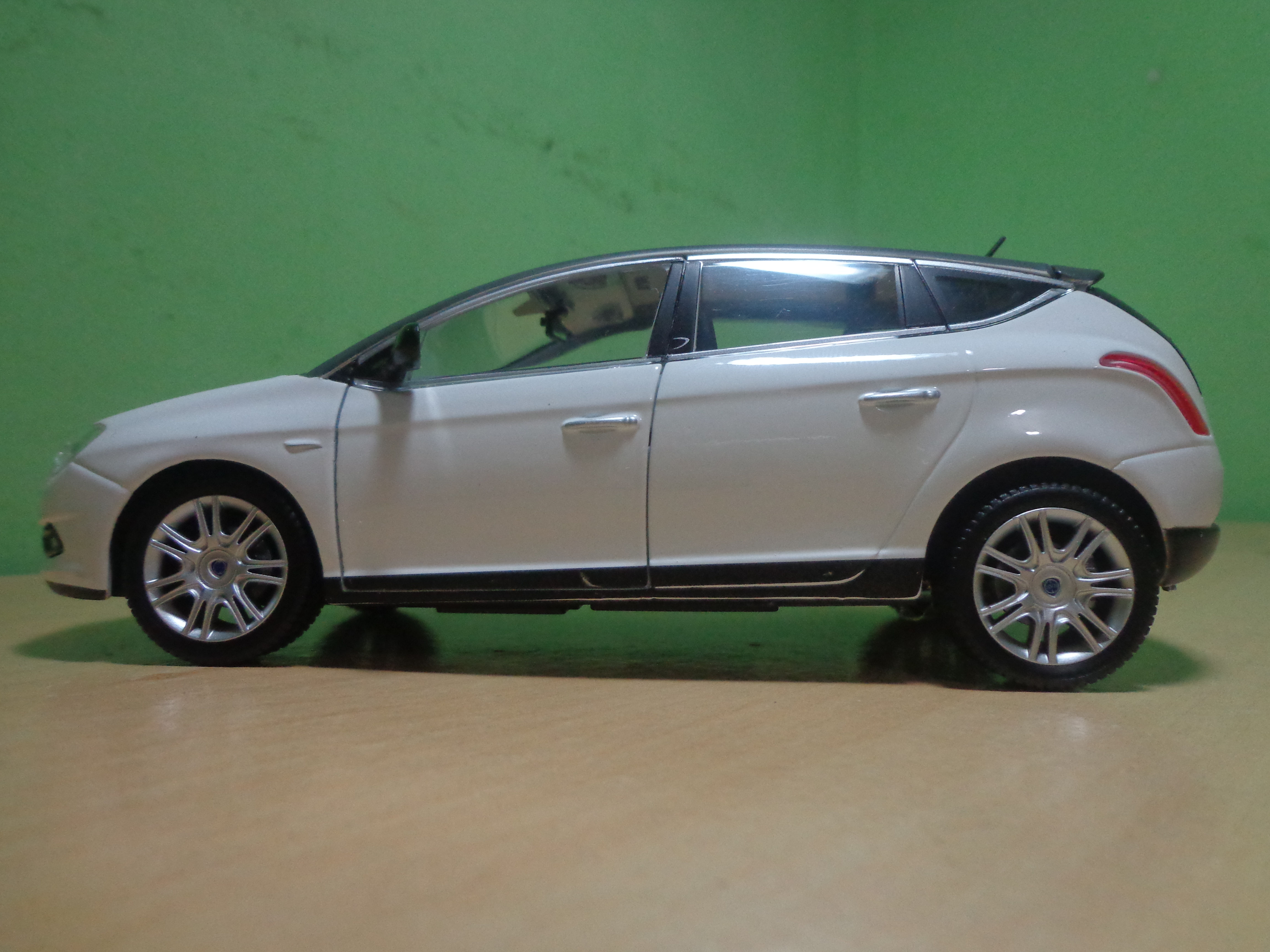 AUTO LANCIA NEW DELTA HPE