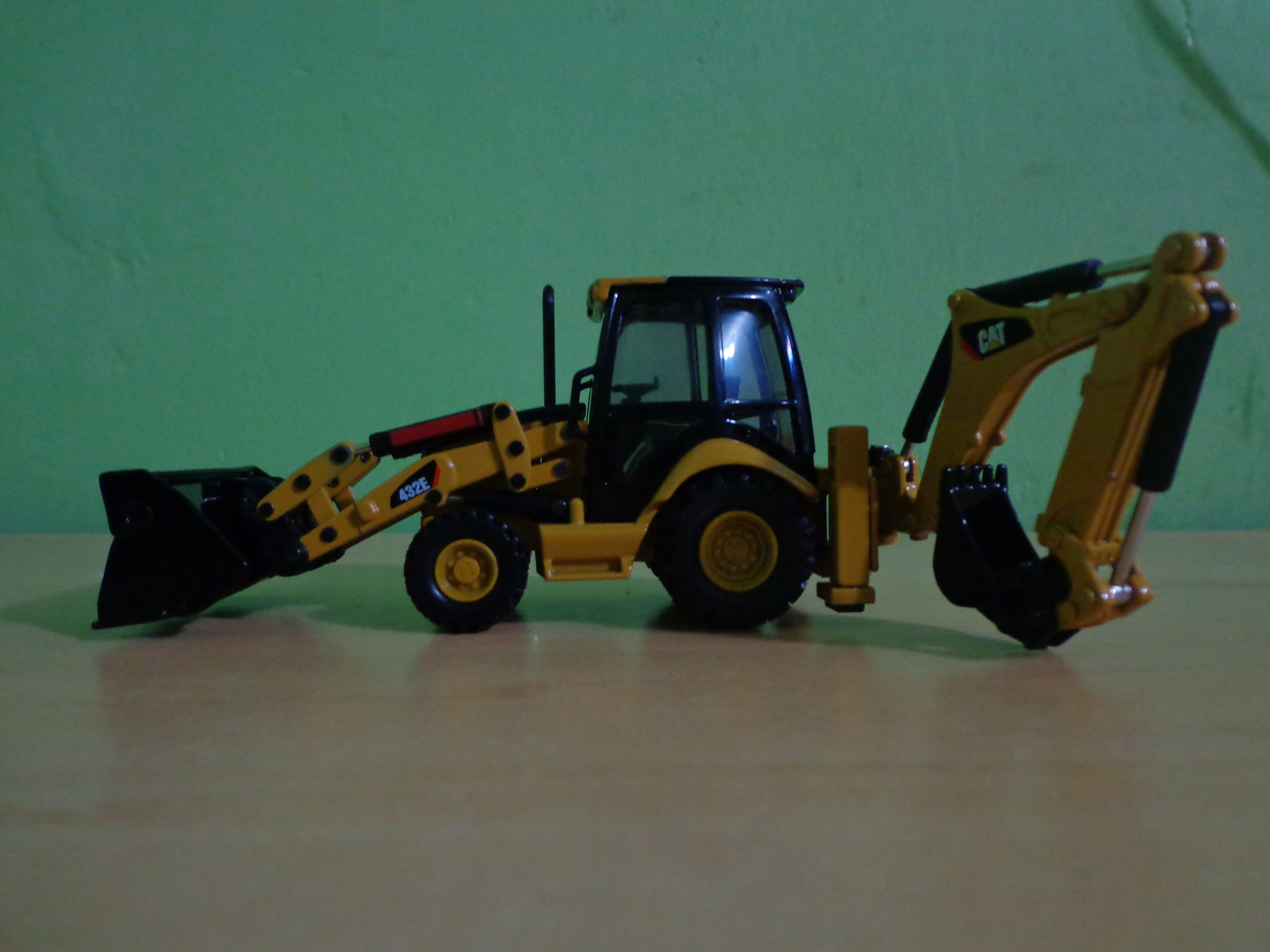 RETROEXCAVADORA CATERPILLAR CAT 432E